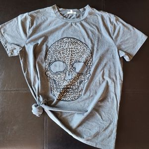 Womans skull graffic tee